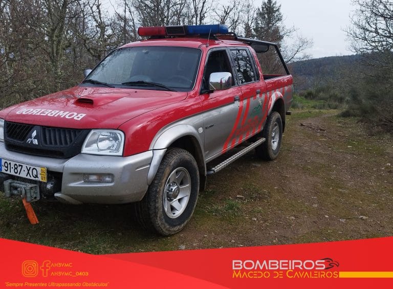 Bombeiros mobilizados para acidente com trator em Macedo de Cavaleiros